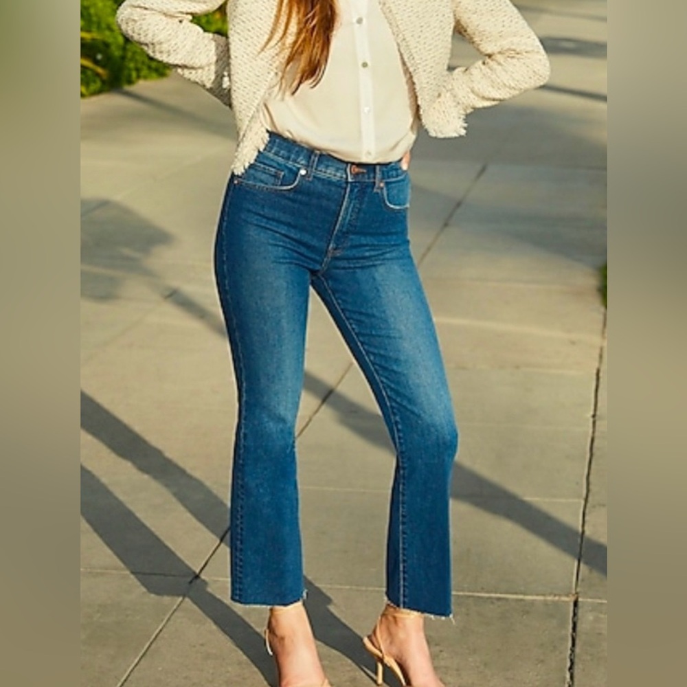 NWT Express Cropped High Rise Flare Jeans Size Small